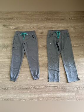 LIKE NEW SET OF 2 Figs Scrub Pants Size Small Regular Length
